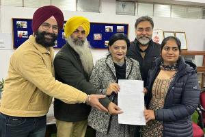 ਸਰਕਾਰ ਵੱਲੋਂ ਨਿਯੁਕਤ ਕਲਰਕਾਂ ਨੂੰ ਭਾਸ਼ਾ ਵਿਭਾਗ ਦੀ ਨਿਰਦੇਸ਼ਕਾਂ ਨੇ ਵੰਡੇ ਨਿਯੁਕਤੀ-ਪੱਤਰ