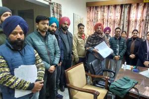 ਕੈਂਪ ਦੌਰਾਨ ਇੰਤਕਾਲ ਦੇ ਲੰਬਿਤ ਪਏ ਮਾਮਲੇ ਨਾਲ-ਨਾਲ ਦੀ ਨਾਲ ਹੋਏ ਹੱਲ