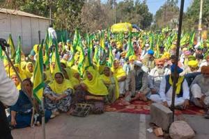 ਮੋਤੀ ਮਹਿਲ ਦੇ ਅੱਗੇ ਲੱਗੇ ਧਰਨੇ ’ਚ ਸ਼ਹੀਦ ਹੋਏ ਨੌਜਵਾਨ ਸ਼ੁੱਭਕਰਨ ਸਿੰਘ ਨੂੰ ਦਿੱਤੀ ਸ਼ਰਧਾਂਜਲੀ