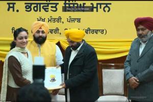 ਮੁੱਖ ਮੰਤਰੀ ਮਾਨ ਨੇ ਵੱਖ-ਵੱਖ ਵਿਭਾਗਾਂ ਦੇ 518 ਨਵ-ਨਿਯੁਕਤ ਉਮੀਦਵਾਰਾਂ ਨੂੰ ਨਿਯੁਕਤੀ ਪੱਤਰ ਵੰਡੇ