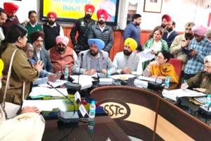 ਕੁਲਦੀਪ ਧਾਲੀਵਾਲ ਨੇ ਪੰਜਾਬੀ ਐੱਨਆਰਆਈਜ਼ ਦੀਆਂ ਸੁਣੀਆਂ ਸ਼ਿਕਾਇਤਾਂ