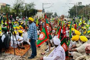 5 ਕਿਸਾਨ ਜਥੇਬੰਦੀਆਂ ਵੱਲੋਂ ਤਾਲਮੇਲਵੇਂ ਸੰਘਰਸ਼ ਵਜੋਂ ਪਟਿਆਲਾ ’ਚ ਰੋਕੀਆਂ ਗਈਆਂ ਰੇਲਾਂ