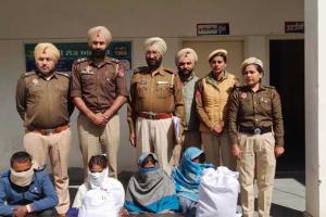 ਪੁਲਿਸ ਵੱਲੋਂ ਤਿੰਨ ਔਰਤਾਂ ਤੇ ਇੱਕ ਵਿਅਕਤੀ 9 ਕਿੱਲੋ ਚਰਸ ਸਮੇਤ ਗ੍ਰਿਫ਼ਤਾਰ