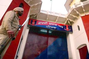 ਕੇਂਦਰੀ ਜੇਲ੍ਹ ’ਚੋਂ ਅੱਧੀ ਦਰਜ਼ਨ ਤੋਂ ਵੱਧ ਮੋਬਾਇਲ ਫੋਨ, ਬੈਟਰੀ ਅਤੇ ਸਿੱਮ ਹੋਏ ਬਰਾਮਦ