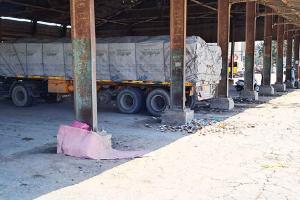 ਸਰਕਾਰੀ ਅਧਿਕਾਰੀ ਹੀ ਦਿਖਾ ਰਹੇ ਨੇ ਸਰਕਾਰ ਦੇ ਹੁਕਮਾਂ ਨੂੰ ਅੰਗੂਠਾ