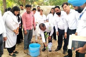 ਨਵੇਂ ਆਏ ਜੱਜ ਸਾਹਿਬਾਨ ਨੇ ਬੂਟੇ ਲਗਾ ਕੇ ਵਾਤਾਵਰਨ ਨੂੰ ਸੁਰੱਖਿਅਤ ਰੱਖਣ ਦਾ ਦਿੱਤਾ ਸੰਦੇਸ਼