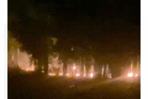 ਰਿਹਾਇਸ਼ੀ ਕਲੋਨੀ ਨੇੜੇ ਦਰੱਖਤਾਂ ਨੂੰ ਲੱਗੀ ਅੱਗ, ਵੱਡਾ ਹਾਦਸਾ ਟਲਿਆ