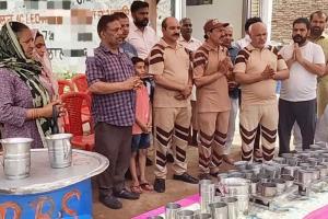 ਡੇਰਾ ਸ਼ਰਧਾਲੂਆਂ ਠਾਰੇ ਤਪਦੇ ਕਲੇਜੇ, ਰਾਹਗੀਰਾਂ ਲਿਆ ਲਾਭ