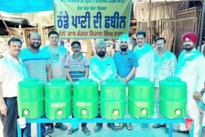 ਸੇਵਾਦਾਰਾਂ ਨੇ ਰਾਹਗੀਰਾਂ ਲਈ ਕੀਤਾ ਠੰਢੇ ਪਾਣੀ ਦਾ ਇੰਤਜ਼ਾਮ