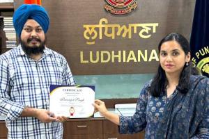 ਜ਼ਿਲ੍ਹਾ ਪ੍ਰਸ਼ਾਸਨ ਵੱਲੋਂ ‘ਮਹੀਨੇ ਦਾ ਕਰਮਚਾਰੀ’ ਨਾਂਅ ਦੀ ਵਿਲੱਖਣ ਪਹਿਲਕਦਮੀ ਸ਼ੁਰੂ