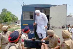 ਪੰਜ ਘੰਟਿਆਂ ਦੀ ਪੈਰੋਲ ’ਤੇ ਪਿਤਾ ਦੇ ਸਸਕਾਰ ’ਤੇ ਪੁੱਜਾ ਜਗਦੀਸ਼ ਭੋਲਾ