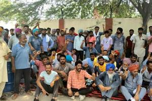 ਤੇਲ ਟੈਂਕਰ ਚਾਲਕ ਦੀ ਮੌਤ ਤੋਂ ਭੜਕੇ ਡਰਾਈਵਰਾਂ ਨੇ ਕੀਤੀ ਹੜਤਾਲ