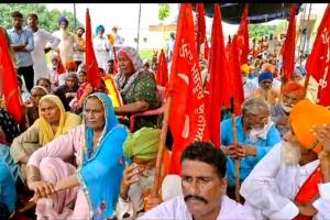 Faridkot News: ਮਜ਼ਦੂਰ ਮੰਗਾਂ ਸੰਬੰਧੀ ਵਿਧਾਨ ਸਭਾ ਸਪੀਕਰ ਦੇ ਘਰ ਮੂਹਰੇ ਖੇਤ ਮਜਦੂਰਾਂ ਵੱਲੋਂ ਦਿੱਤਾ ਧਰਨਾ