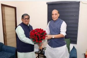 ਪੰਜਾਬ ਦੇ ਰਾਜਪਾਲ ਗੁਲਾਬ ਚੰਦ ਕਟਾਰੀਆ ਨੇ ਰੱਖਿਆ ਮੰਤਰੀ ਰਾਜਨਾਥ ਸਿੰਘ ਨਾਲ ਕੀਤੀ ਮੁਲਾਕਾਤ