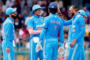 IND vs SL ਪਹਿਲਾ ਵਨਡੇ : ਅੱਧੀ ਸ਼੍ਰੀਲੰਕਾਈ ਟੀਮ ਵਾਪਸ ਪਵੇਲੀਅਨ, ਸੁੰਦਰ ਨੇ ਨਿਸਾਂਕਾ ਨੂੰ LBW ਕੀਤਾ