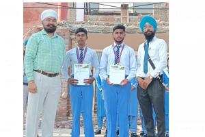 Faridkot News: ਵੰਸ਼ਪ੍ਰੀਤ ਤੇ ਹਰਪ੍ਰੀਤ ਨੇ ਕੌਮਾਂਤਰੀ ਪੱਧਰ ’ਤੇ ਸਕੂਲ ਦਾ ਨਾਂਅ ਚਮਕਾਇਆ