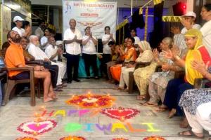 Diwali: ਯੂਥ ਵੀਰਾਂਗਣਾਵਾਂ ਵੱਲੋਂ ਬਿਰਧ ਆਸ਼ਰਮ ਦੇ ਬਜ਼ੁਰਗਾਂ ਨਾਲ ਮਨਾਈ ਦੀਵਾਲੀ