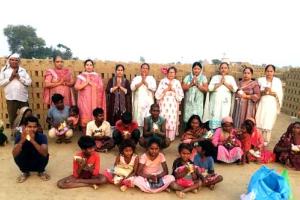 Diwali: ਡੇਰਾ ਸ਼ਰਧਾਲੂਆਂ ਨੇ ਇੱਟਾਂ ਦੇ ਭੱਠੇ ’ਤੇ ਕੰਮ ਕਰਦੇ ਮਜ਼ਦੂਰਾਂ ਤੇ ਬੱਚਿਆਂ ਨੂੰ ਮਠਿਆਈ ਵੰਡ ਕੇ ਮਨਾਈ ਦੀਵਾਲੀ