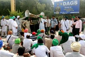 Farmers Protest: ਮੰਡੀਆਂ ’ਚ ਰੁਲ ਰਹੀ ਝੋਨੇ ਦੀ ਫਸਲ ਦੀ ਖਰੀਦ ਸ਼ੁਰੂ ਕਰਵਾਉਣ ਲਈ ਕਿਸਾਨਾਂ ਨੇ ਕੀਤਾ ਰੋਡ ਜਾਮ