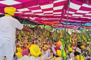 Rail Roko Andolan: ਕਿਸਾਨਾਂ ਵੱਲੋਂ ਰੇਲਾਂ ਦਾ ਚੱਕਾ ਜਾਮ, ਰੇਲਵੇ ਟਰੈਕ ’ਤੇ ਡਟੇ ਕਿਸਾਨ