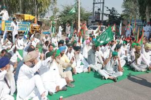 Punjab farmers protest: ਸੰਯੁਕਤ ਕਿਸਾਨ ਮੋਰਚੇ ਦੀ ਕਾਲ ‘ਤੇ ਕਿਸਾਨਾਂ ਨੇ ਰੋਡ ਜਾਮ ਕਰਕੇ ਕੀਤਾ ਰੋਸ ਪ੍ਰਦਰਸ਼ਨ