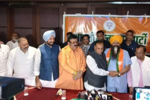 ਅਕਾਲੀ ਦਲ ਨੂੰ ਝਟਕਾ, ਸੋਹਨ ਸਿੰਘ ਠੰਢਲ ਭਾਜਪਾ ’ਚ ਸ਼ਾਮਲ