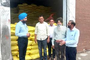 DAP News: ਐਸ.ਡੀ.ਐਮਜ਼, ਖੇਤੀਬਾੜੀ ਵਿਭਾਗ ਤੇ ਸਹਿਕਾਰੀ ਸਭਾਵਾਂ ਦੇ ਅਧਿਕਾਰੀ ਨੇ ਖਾਦ ਦੇ ਸਟਾਕ ਦੀ ਕੀਤੀ ਚੈਕਿੰਗ