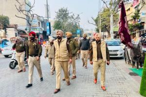 Police Flag March: ਡੀਐੱਸਪੀ ਗੁਰਦੀਪ ਸਿੰਘ ਦੀ ਅਗਵਾਈ ’ਚ ਪੁਲਿਸ ਵੱਲੋਂ ਫਲੈਗ ਮਾਰਚ ਕੱਢਿਆ