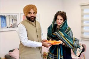 Priyanka Gandhi: ਪ੍ਰਿਅੰਕਾ ਗਾਂਧੀ ਨੂੰ ਮਿਲਣ ਪਹੁੰਚੇ ਸੰਸਦ ਮੈਂਬਰ ਔਜਲਾ