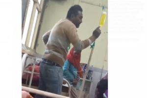 Video Viral: ਨਸ਼ੇ ’ਚ ਧੁੱਤ ਕਰਮਚਾਰੀ ਵੱਲੋਂ ਮਹਿਲਾ ਮਰੀਜ਼ ਨੂੰ ਲੱਗੇ ਗੁਲੂਕੋਜ ਨਾਲ ਛੇੜਛਾੜ,ਵੀਡੀਓ ਵਾਇਰਲ