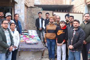 ਲੋੜਵੰਦ ਬੱਚਿਆਂ ਨੂੰ ਕੜਾਕੇ ਦੀ ਠੰਢ ਤੋਂ ਬਚਾਉਣ ਲਈ ਮਲੋਟ ਦੇ MSG IT WING ਦੇ ਸੇਵਾਦਾਰ ਆਏ ਅੱਗੇ