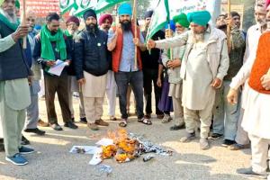 Farmers News: ਕੇਂਦਰ ਸਰਕਾਰ ਨਵੀਂ ਕਿਸਾਨ ਤੇ ਮਜ਼ਦੂਰ ਮਾਰੂ ਖੇਤੀ ਨੀਤੀ ਦੇ ਖਰੜੇ ਦੀਆਂ ਸਾੜੀਆਂ ਕਾਪੀਆਂ