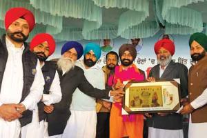 Lehragaga News: ਅਸਟਰੇਲੀਆ ਦੀਆਂ ਸਥਾਨਕ ਚੋਣਾਂ ’ਚ ਜਿੱਤ ਹਾਸਲ ਕਰਕੇ ਜੱਦੀ ਪਿੰਡ ਪਹੁੰਚੇ ਜੁਗਨਦੀਪ ਜਵਾਹਰਵਾਲਾ ਦਾ ਸਨਮਾਨ