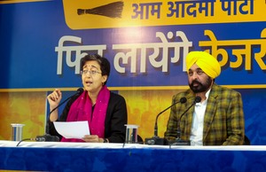 Yamuna River: ਡੂੰਘਾ ਹੁੰਦਾ ਜਾ ਰਿਹਾ ਹੈ ਪਾਣੀ ਦਾ ਵਿਵਾਦ, ਚੋਣ ਕਮਿਸ਼ਨ ਨੇ ਆਤਿਸ਼ੀ ਅਤੇ ਮਾਨ ਨੂੰ ਸੱਦਿਆ