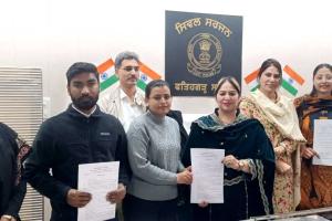 Aam Aadmi Clinics: ਸਿਵਲ ਸਰਜਨ ਨੇ ਆਮ ਆਦਮੀ ਕਲੀਨਿਕਾਂ ’ਚ ਤਾਇਨਾਤੀ ਲਈ ਡਾਕਟਰਾਂ ਨੂੰ ਦਿੱਤੇ ਨਿਯੁਕਤੀ ਪੱਤਰ