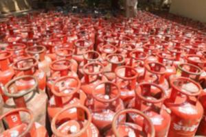 Gas Cylinder Price: ਆਮ ਲੋਕਾਂ ਨੂੰ ਮਿਲੀ ਰਾਹਤ, ਸਸਤਾ ਹੋਇਆ ਐਲਪੀਜੀ ਸਿਲੰਡਰ, ਜਾਣੋ ਕਿੰਨੀ ਕੀਮਤ ਹੈ