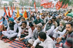 Jalalabad News: ਕੇਂਦਰ ਸਰਕਾਰ ਦੇ ਜਬਰ ਖ਼ਿਲਾਫ਼ ਜਨਤਕ ਤੇ ਜ਼ਮਹੂਰੀ ਜਥੇਬੰਦੀਆਂ ਵੱਲੋਂ ਰੋਸ ਪ੍ਰਦਰਸ਼ਨ