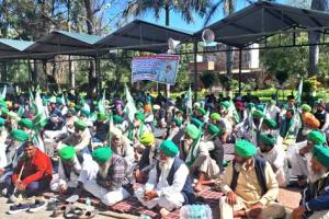Farmers Strike: ਡੀਸੀ ਦਫਤਰ ਫਰੀਦਕੋਟ ਅੱਗੇ 600 ਤੋਂ ਵੱਧ ਕਿਸਾਨਾਂ ਅਤੇ ਬੀਬੀਆਂ ਵੱਲੋਂ ਭੁੱਖ ਹੜਤਾਲ