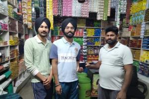 Honesty: ਲੱਭਿਆ ਪਰਸ ਅਸਲੀ ਮਾਲਕ ਨੂੰ ਵਾਪਸ ਕਰਕੇ ਵਿਖਾਈ ਇਮਾਨਦਾਰੀ 