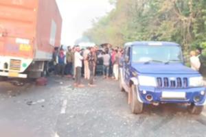 Road Accident: ਟਰੱਕ ਅਤੇ ਕਾਰ ਵਿਚਕਾਰ ਭਿਆਨਕ ਟੱਕਰ, ਪੰਜ ਲੋਕਾਂ ਦੀ ਮੌਤ