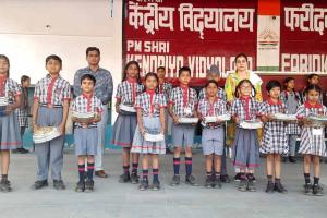 PM SHRI Schools: ਪੀਐਮ ਸ੍ਰੀ ਕੇਂਦਰੀ ਵਿਦਿਆਲਿਆ ’ਚ ਪੁਸਤਕ ਤੋਹਫਾ ਉਤਸ਼ਵ ਬੜੀ ਧੂਮਧਾਮ ਨਾਲ ਮਨਾਇਆ