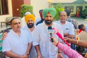 Punjab Congress: ‘ਬਾਜਵਾ ਖਿਲਾਫ਼ ਕਾਰਵਾਈ ਹੋਈ ਤਾਂ ਇੱਟ ਨਾਲ ਇੱਟ ਖੜਕਾ ਦਿਆਂਗੇ’: ਵੜਿੰਗ