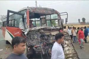 Road Accident: ਰੋਡਵੇਜ਼ ਬੱਸ ਅਤੇ ਟੈਂਕਰ ਵਿਚਕਾਰ ਭਿਆਨਕ ਟੱਕਰ, 35 ਲੋਕ ਜ਼ਖਮੀ 