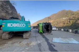 Road Accident: ਚੰਡੀਗੜ੍ਹ-ਮਨਾਲੀ ਹਾਈਵੇਅ ‘ਤੇ ਸੈਲਾਨੀ ਬੱਸ ਪਲਟੀ, 31 ਯਾਤਰੀ ਜ਼ਖਮੀ