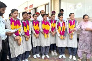 Punjab School Education Board: ਸੰਤ ਮੋਹਨ ਦਾਸ ਸਕੂਲ ਦੀਆਂ ਪੰਜਾਬ ਭਰ ‘ਚ ਸਥਾਨ ਹਾਸਲ ਕਰਨ ਵਾਲੀਆਂ ਵਿਦਿਆਰਥਣਾਂ ਦਾ ਸਵਾਗਤ