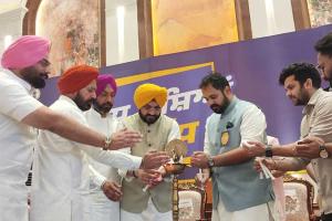 Yudh Nashe Virudh: ਕੈਬਨਿਟ ਮੰਤਰੀ ਸੌਂਦ ਨੇ ਵਿਲੇਜ ਡਿਫੈਂਸ ਕਮੇਟੀਆਂ ਨੂੰ ਨਸ਼ਿਆਂ ਦੇ ਖਾਤਮੇ ਲਈ ਚੁਕਾਈ ਸਹੁੰ 