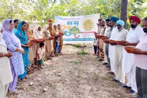 Bathinda News: ਪੰਛੀਆਂ ਲਈ ਪਾਣੀ ਦੇ ਕਟੋਰੇ ਰੱਖ ਕੇ ਮਨਾਈ ‘ਸੱਚ ਕਹੂੰ’ ਦੀ 23ਵੀਂ ਵਰੇਗੰਢ ਦੀ ਖੁਸ਼ੀ