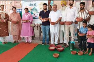 Nabha News: ਸੱਚ ਕਹੂੰ ਦੀ ਵਰ੍ਹੇਗੰਢ ਮੌਕੇ ਪੰਛੀਆਂ ਲਈ ਮਿੱਟੀ ਦੇ ਕਟੋਰੇ ਤੇ ਚੋਗਾ ਰੱਖਿਆ