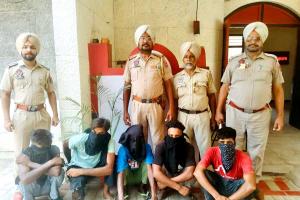Robbery Gang Arrested: ਲੁੱਟ-ਖੋਹ ਕਰਨ ਦੀ ਫਿਰਾਕ ’ਚ ਬੈਠੇ ਗਿਰੋਹ ਦੇ 5 ਮੈਂਬਰ ਤੇਜ਼ਧਾਰ ਹਥਿਆਰਾਂ ਸਮੇਤ ਗ੍ਰਿਫ਼ਤਾਰ