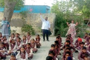 Students Welcome After Holidays: ਸਰਕਾਰੀ ਮਿਡਲ ਸਕੂਲ ਪੱਕਾ ਵਿਖੇ ਬੱਚਿਆਂ ਦਾ ਛੁੱਟੀਆਂ ਤੋਂ ਬਾਅਦ ਸਕੂਲ ਪਹੁੰਚਣ ’ਤੇ ਸ਼ਾਨਦਾਰ ਸਵਾਗਤ
